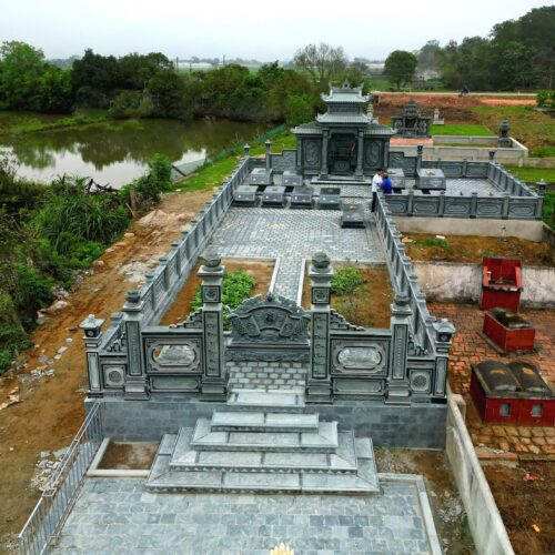 Lăng mộ đá tự nhiên